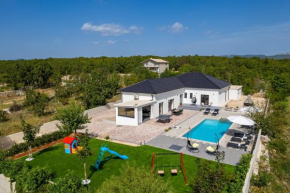 NEW! Villa Lukas with 44m2 pool in Makarska hinterland